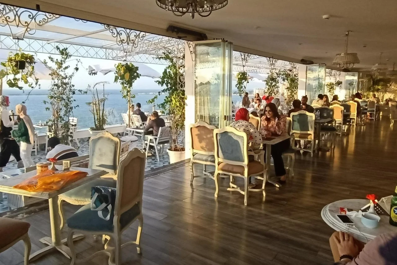 Paradise Inn - Windsor Palace Hotel